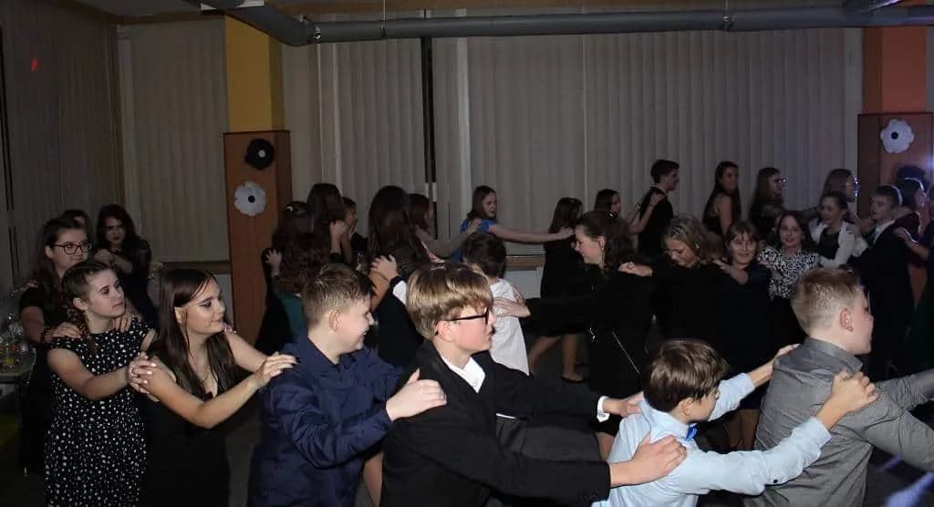 Fotografie z článku: Žákovský ples