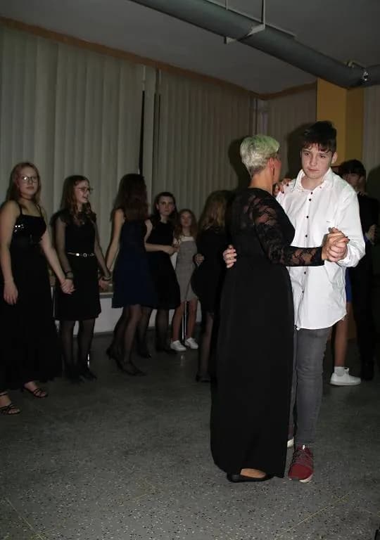 Fotografie z článku: Žákovský ples