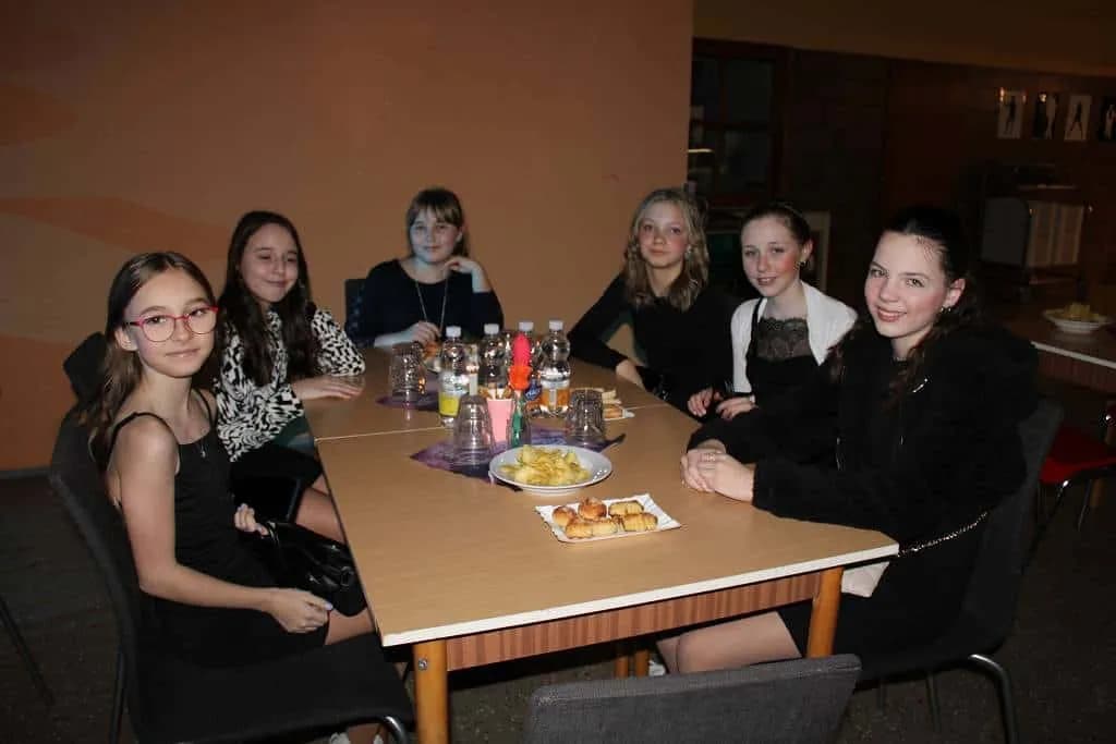 Fotografie z článku: Žákovský ples