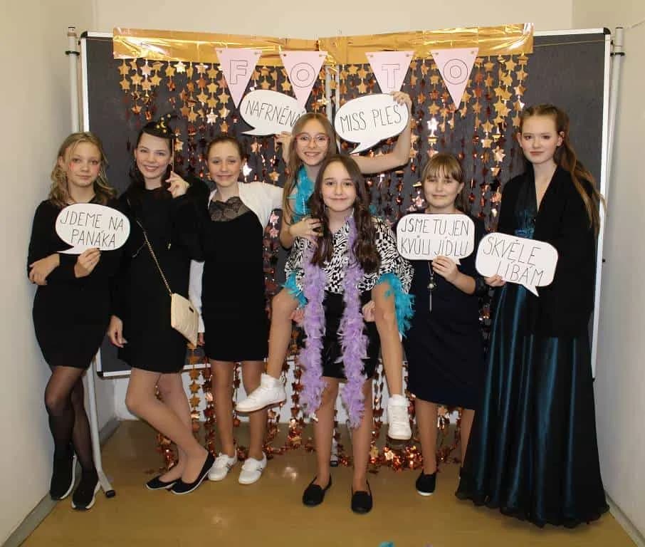 Fotografie z článku: Žákovský ples