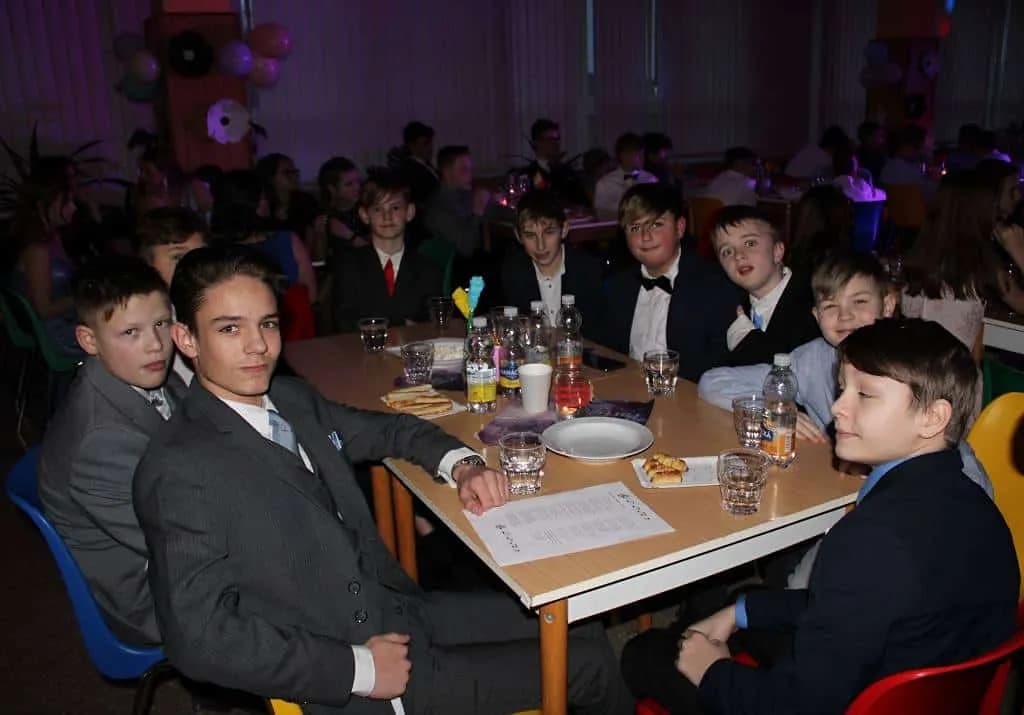 Fotografie z článku: Žákovský ples