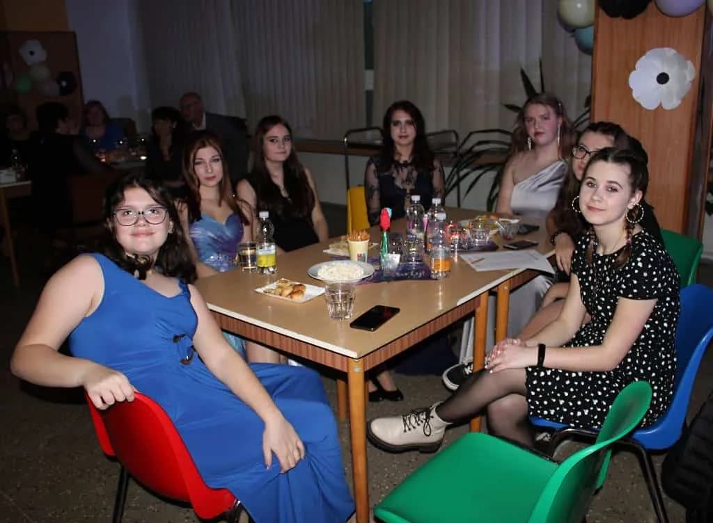 Fotografie z článku: Žákovský ples
