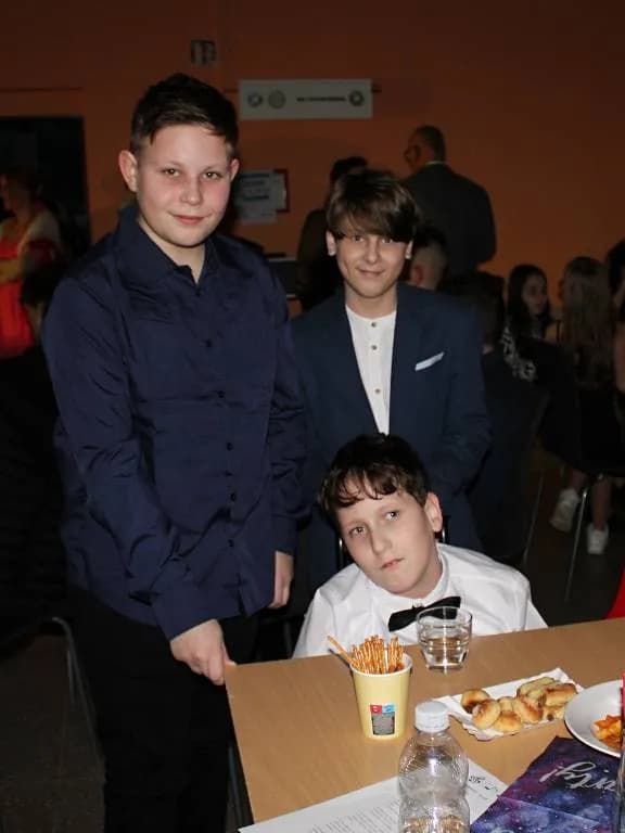 Fotografie z článku: Žákovský ples