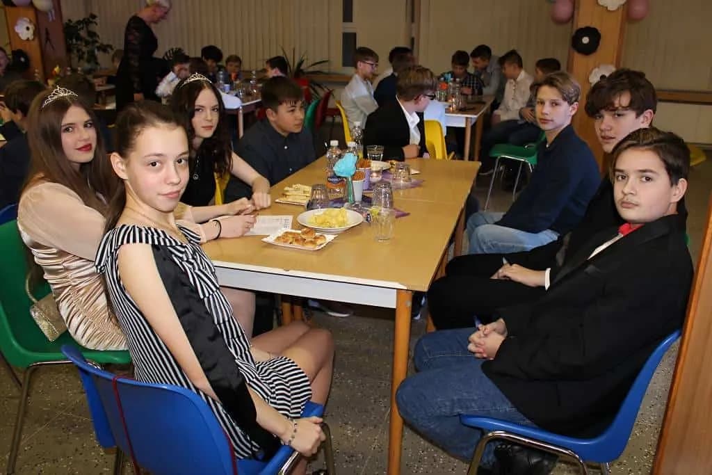 Fotografie z článku: Žákovský ples
