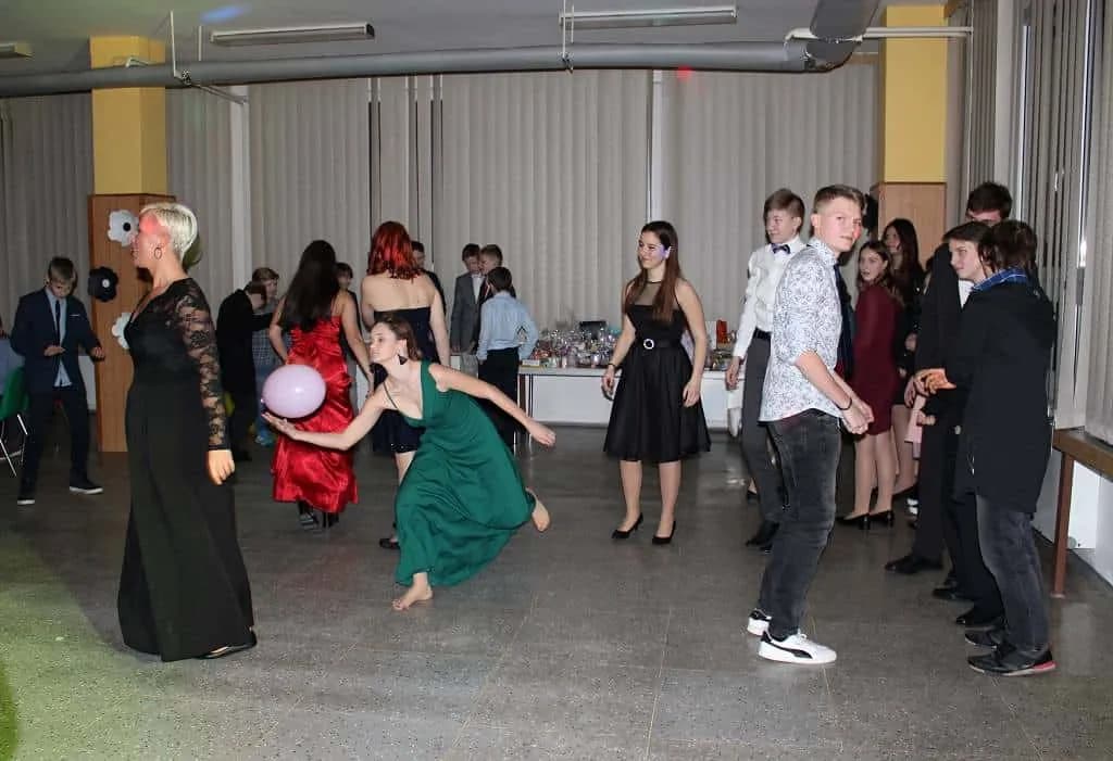 Fotografie z článku: Žákovský ples