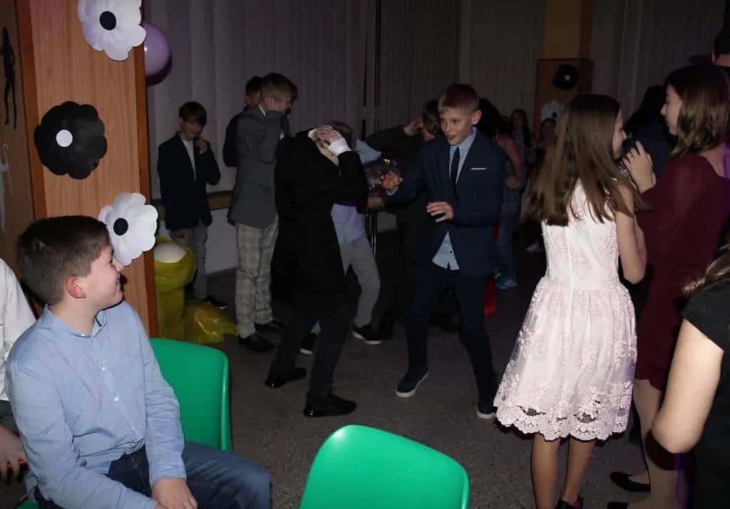 Fotografie z článku: Žákovský ples