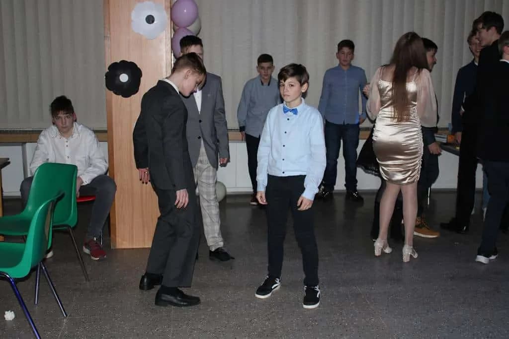 Fotografie z článku: Žákovský ples