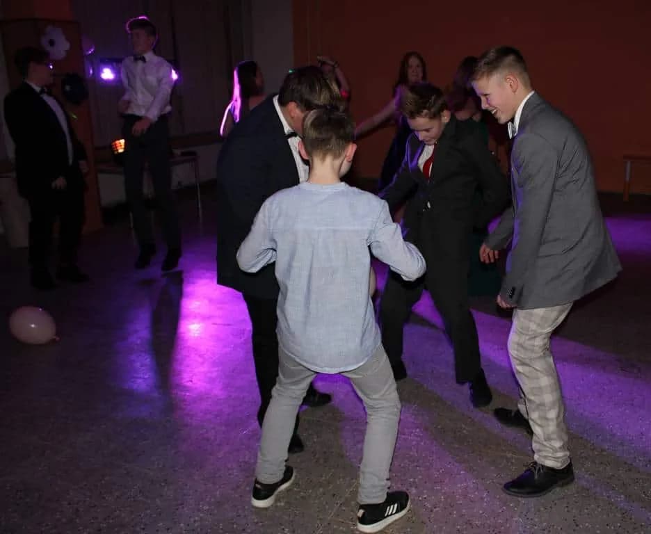 Fotografie z článku: Žákovský ples