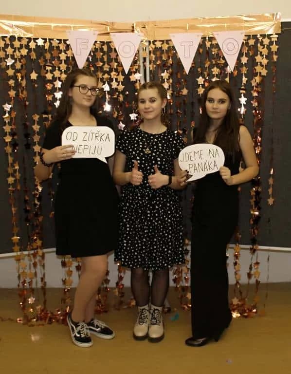 Fotografie z článku: Žákovský ples
