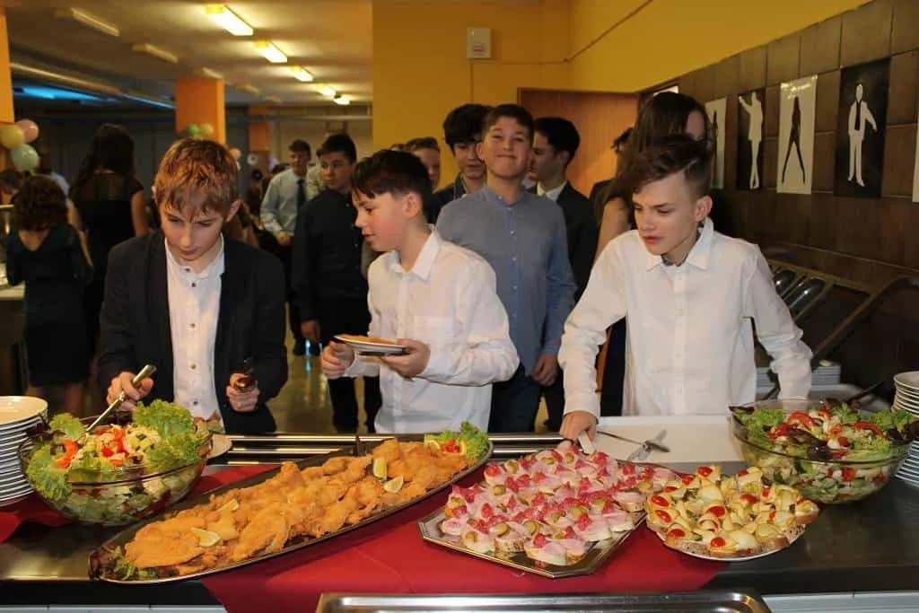 Fotografie z článku: Žákovský ples