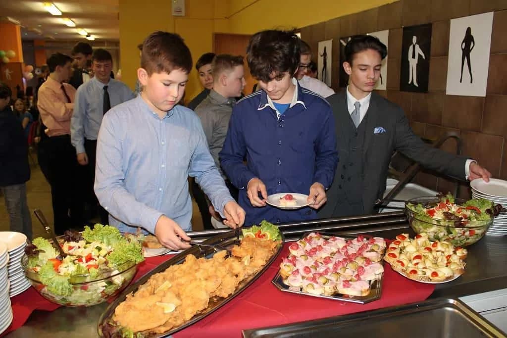 Fotografie z článku: Žákovský ples