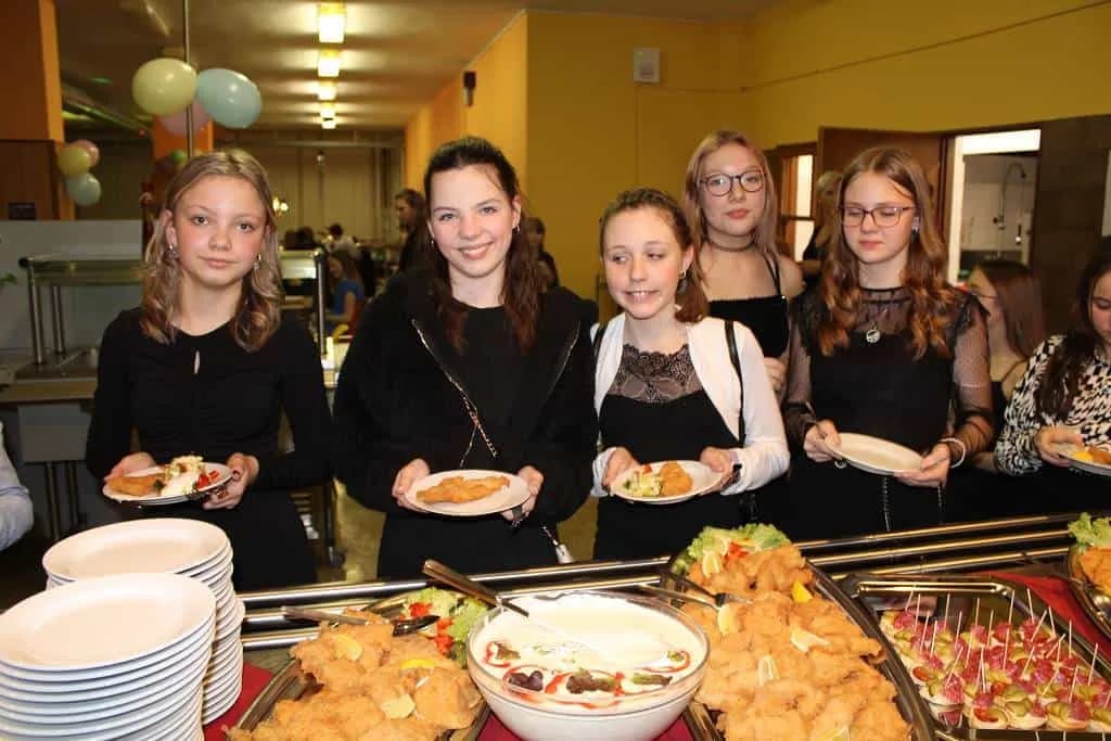 Fotografie z článku: Žákovský ples