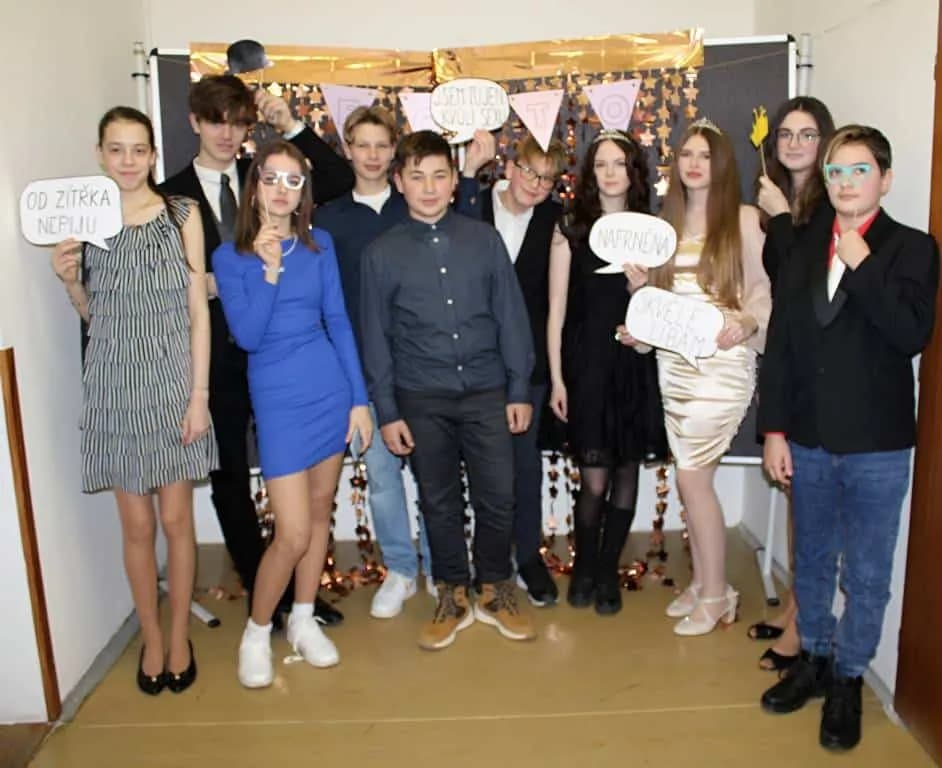 Fotografie z článku: Žákovský ples