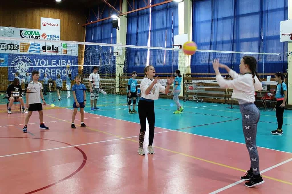 Fotografie z článku: Barevný minivolejbal