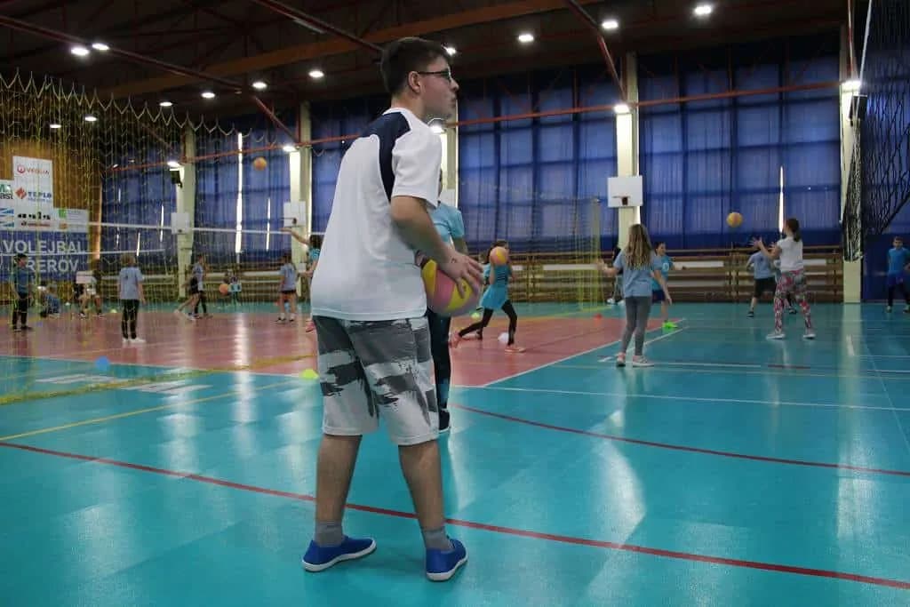 Fotografie z článku: Barevný minivolejbal