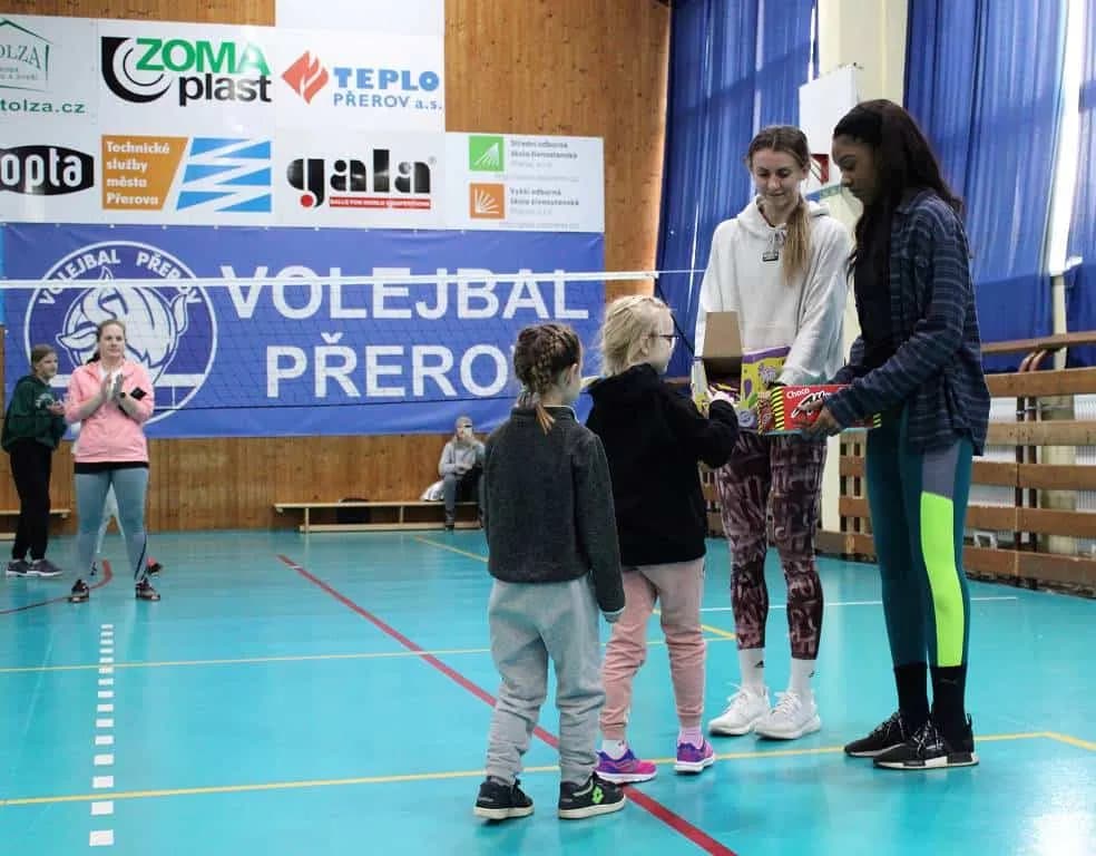 Fotografie z článku: Barevný minivolejbal