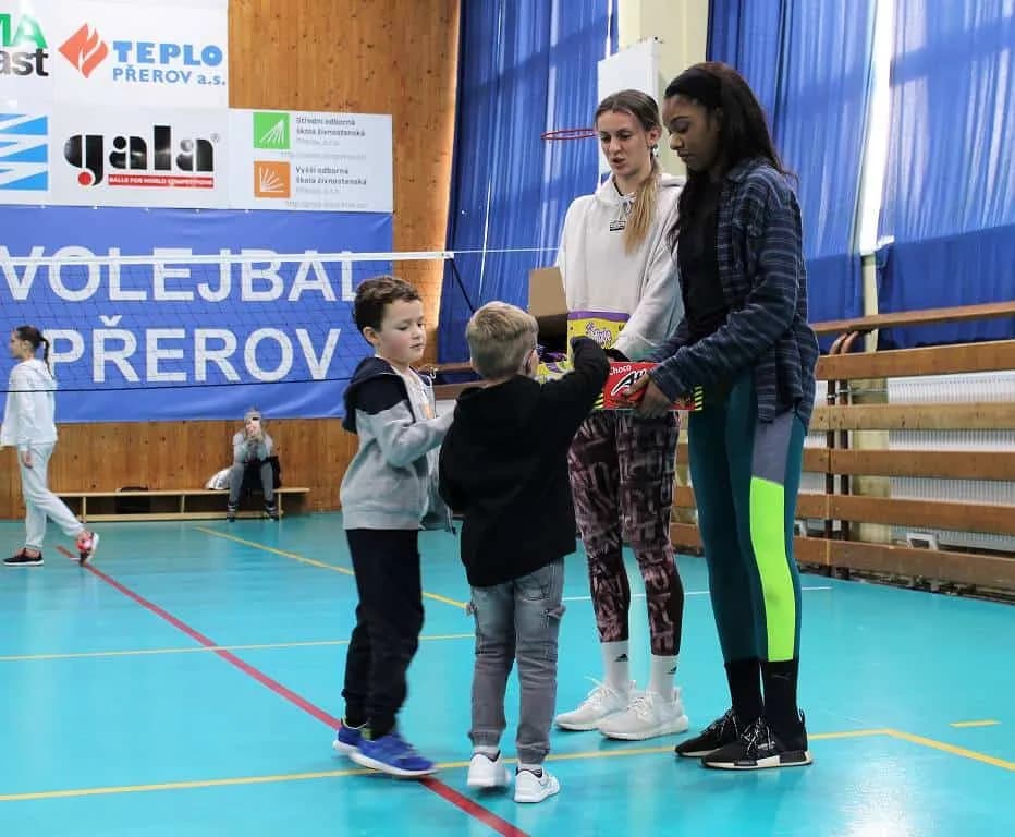 Fotografie z článku: Barevný minivolejbal