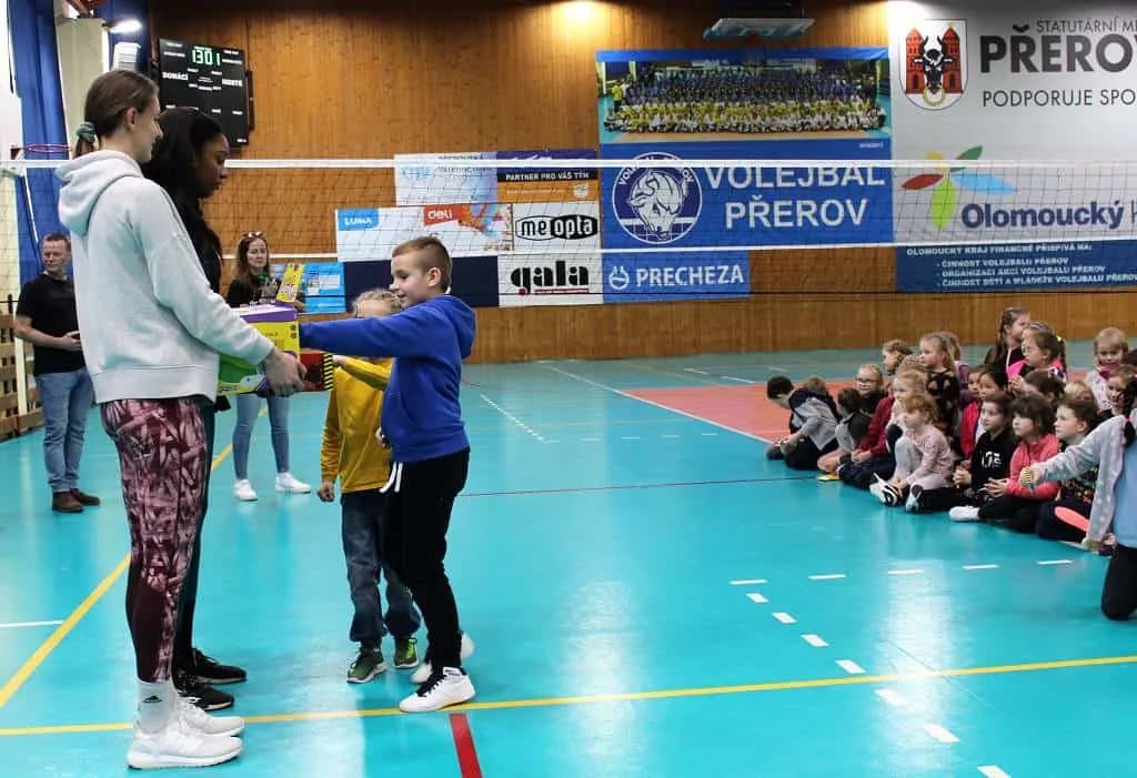 Fotografie z článku: Barevný minivolejbal