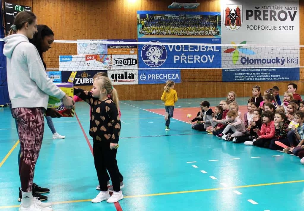 Fotografie z článku: Barevný minivolejbal