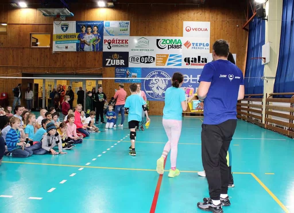 Fotografie z článku: Barevný minivolejbal