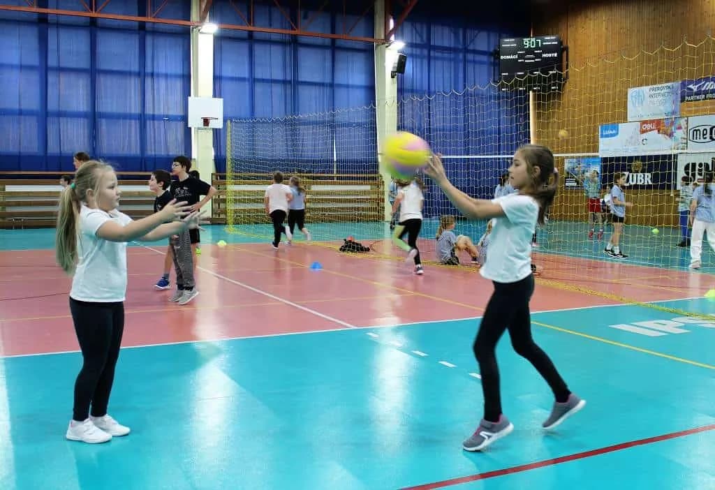 Fotografie z článku: Barevný minivolejbal