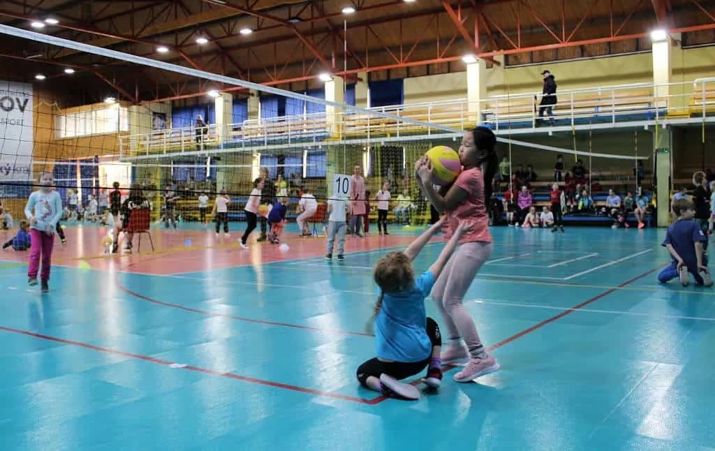 Fotografie z článku: Barevný minivolejbal