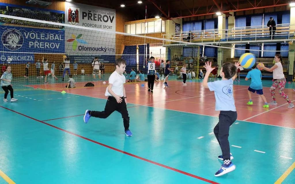 Fotografie z článku: Barevný minivolejbal