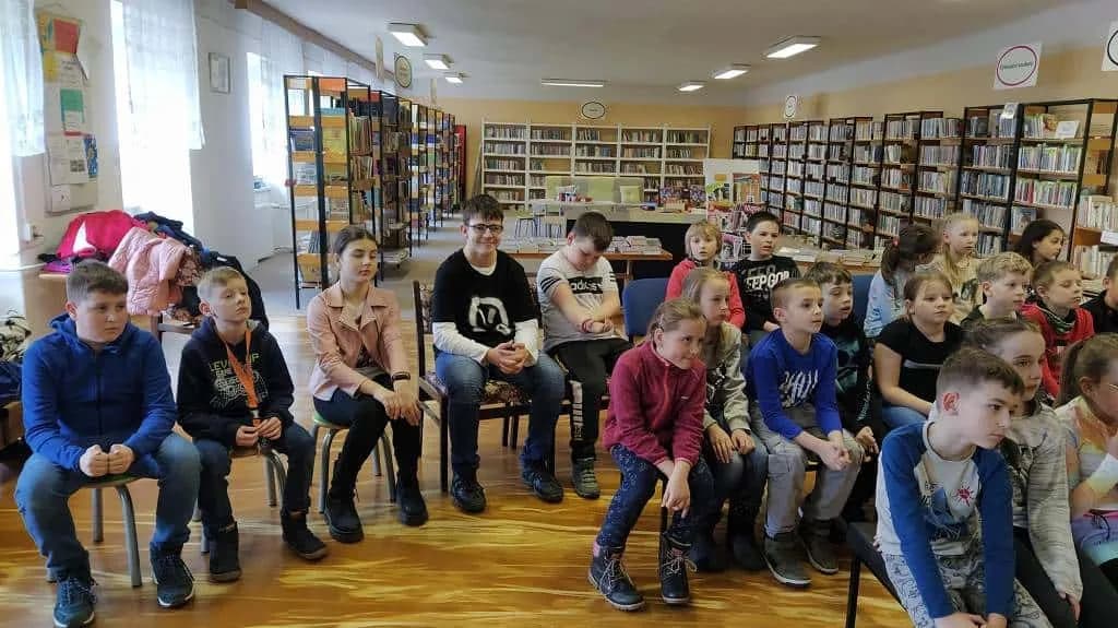Fotografie z článku: Návštěva knihovny - Veverky a Sovičky ŠD