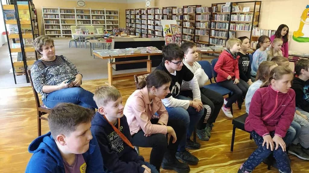 Fotografie z článku: Návštěva knihovny - Veverky a Sovičky ŠD
