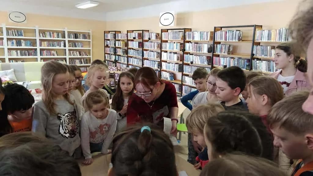 Fotografie z článku: Návštěva knihovny - Veverky a Sovičky ŠD