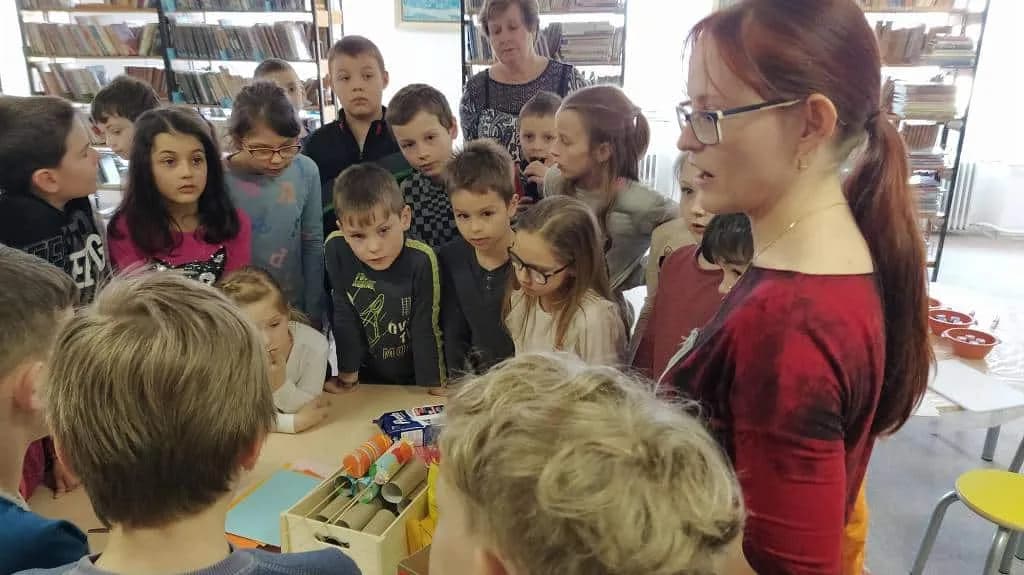 Fotografie z článku: Návštěva knihovny - Veverky a Sovičky ŠD