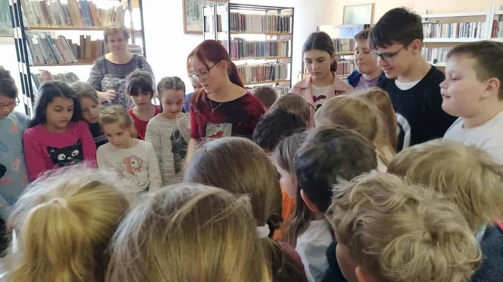 Fotografie z článku: Návštěva knihovny - Veverky a Sovičky ŠD