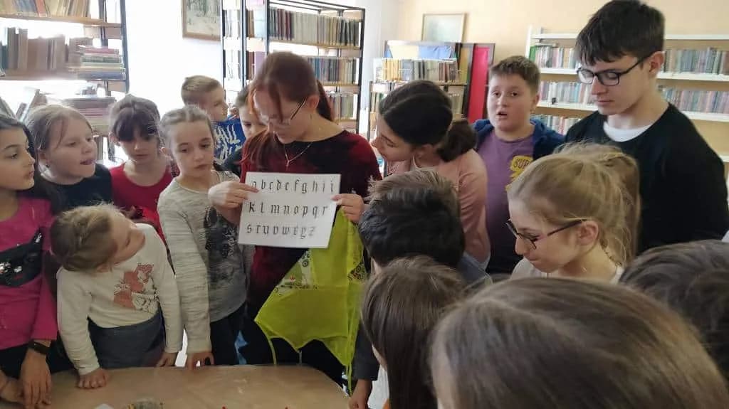 Fotografie z článku: Návštěva knihovny - Veverky a Sovičky ŠD