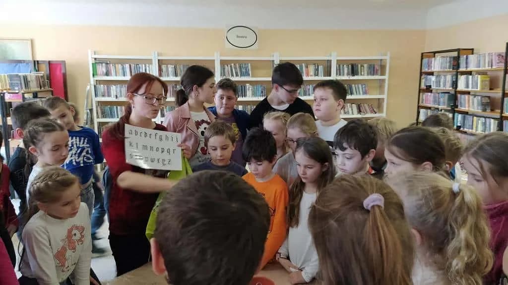 Fotografie z článku: Návštěva knihovny - Veverky a Sovičky ŠD