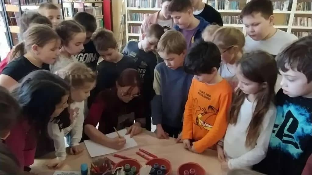 Fotografie z článku: Návštěva knihovny - Veverky a Sovičky ŠD