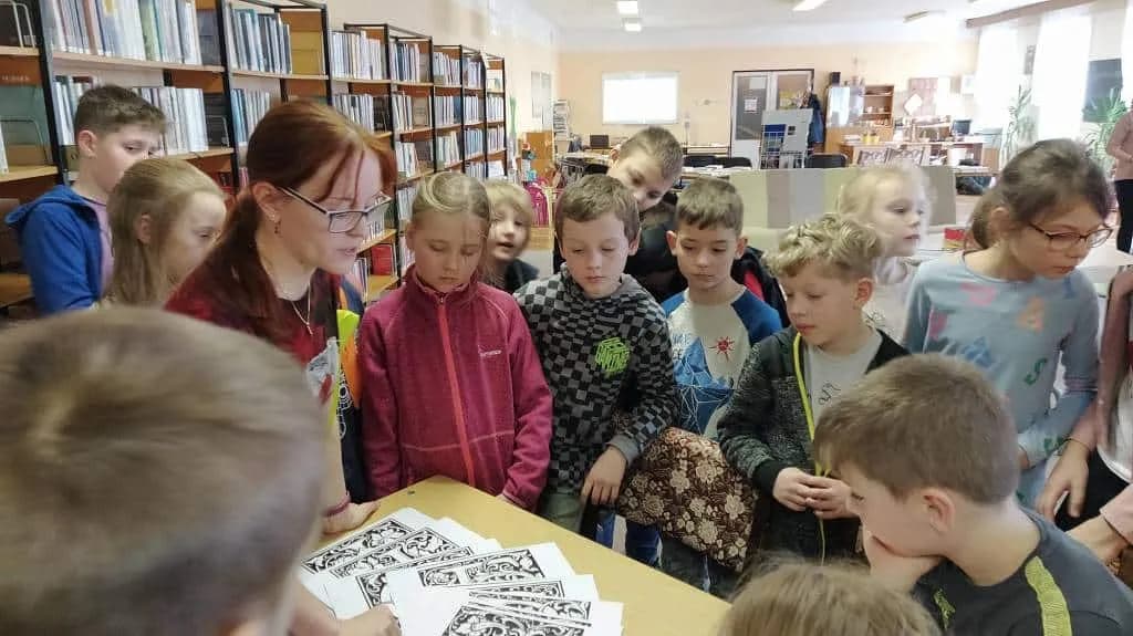 Fotografie z článku: Návštěva knihovny - Veverky a Sovičky ŠD