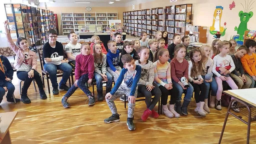 Fotografie z článku: Návštěva knihovny - Veverky a Sovičky ŠD