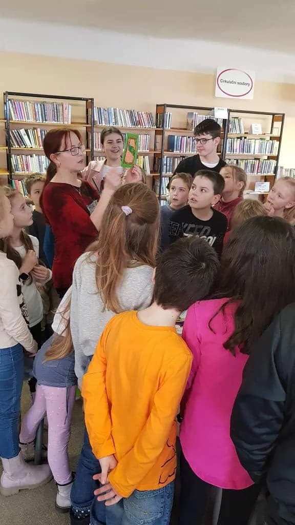 Fotografie z článku: Návštěva knihovny - Veverky a Sovičky ŠD