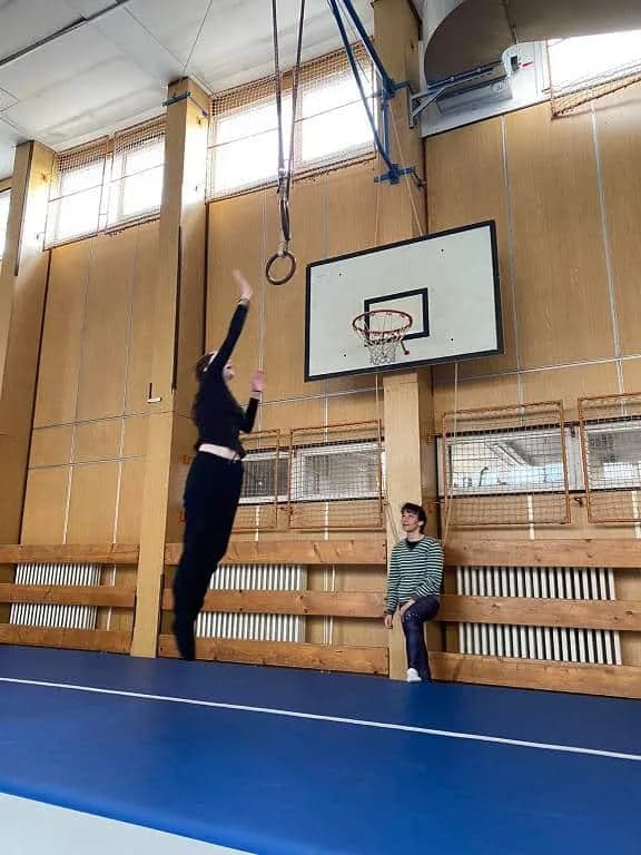 Fotografie z článku: Cvičení na airtracku