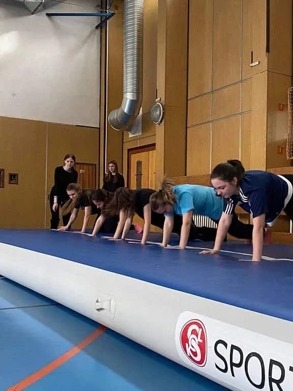 Fotografie z článku: Cvičení na airtracku