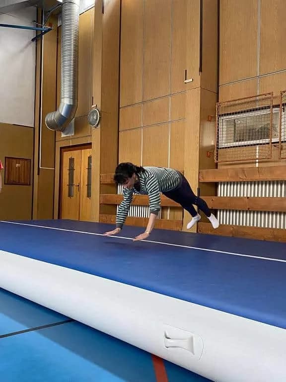 Fotografie z článku: Cvičení na airtracku