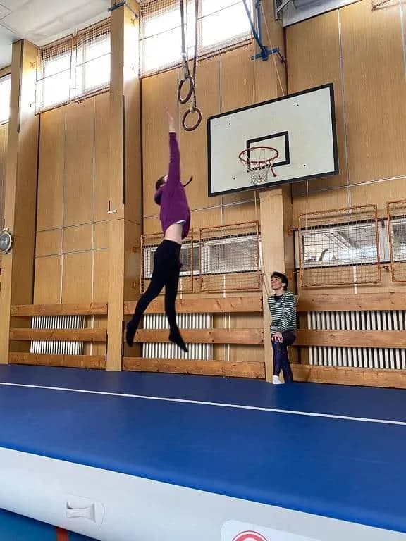 Fotografie z článku: Cvičení na airtracku