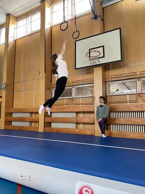 Fotografie z článku: Cvičení na airtracku