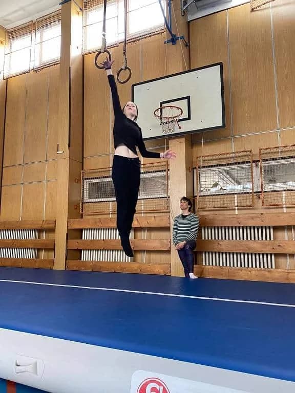 Fotografie z článku: Cvičení na airtracku