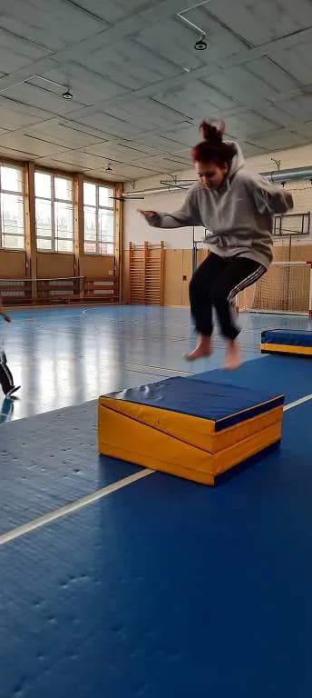 Fotografie z článku: Cvičení na airtracku
