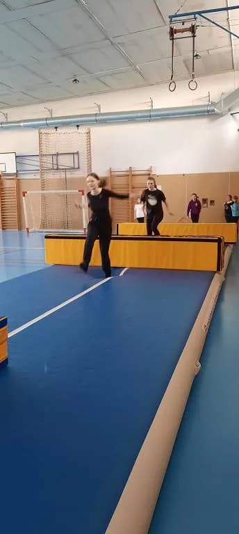 Fotografie z článku: Cvičení na airtracku