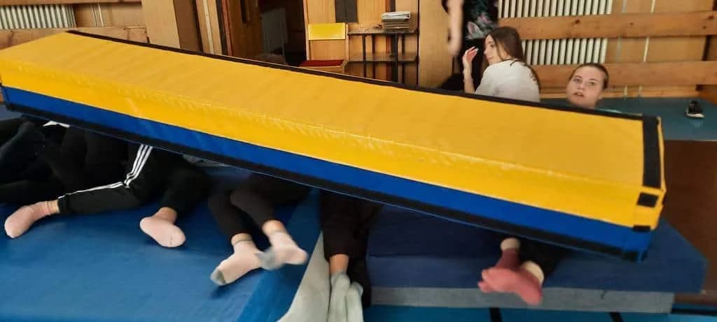 Fotografie z článku: Cvičení na airtracku