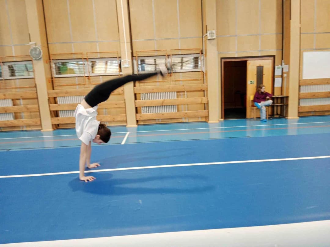 Fotografie z článku: Cvičení na airtracku