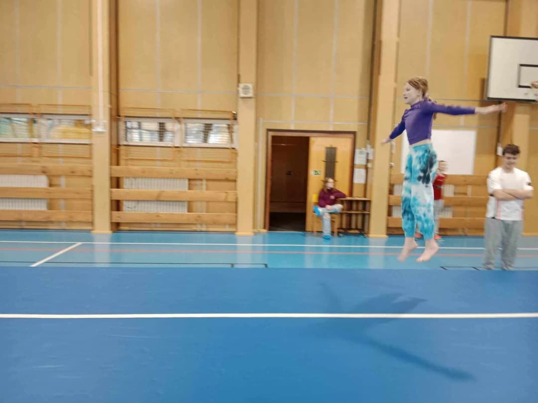 Fotografie z článku: Cvičení na airtracku
