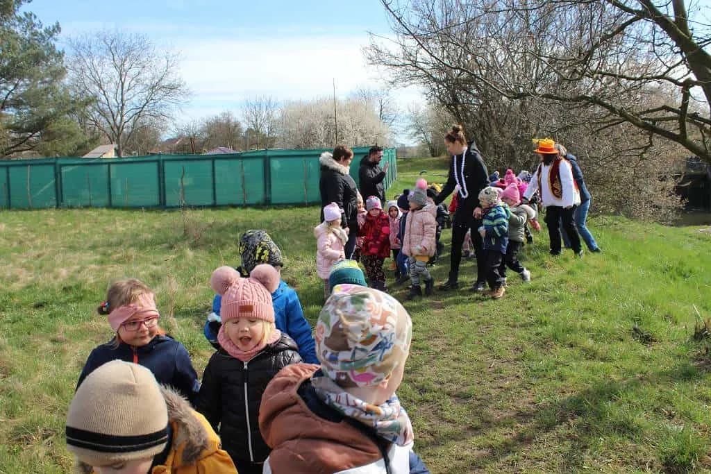 Fotografie z článku: Koťata a Sluníčka vynesli Morenu